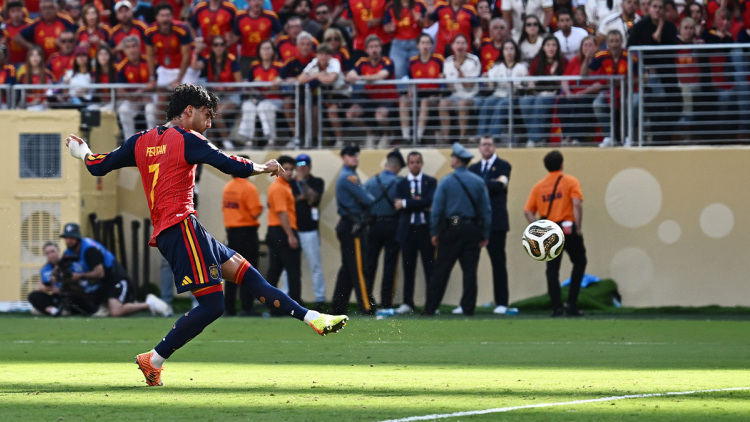 Ισπανία-Αργεντινή 1-0: Ο Τόρες «λυτρώνει» τη ρόχα στην παράταση, δείτε live τον τελικό