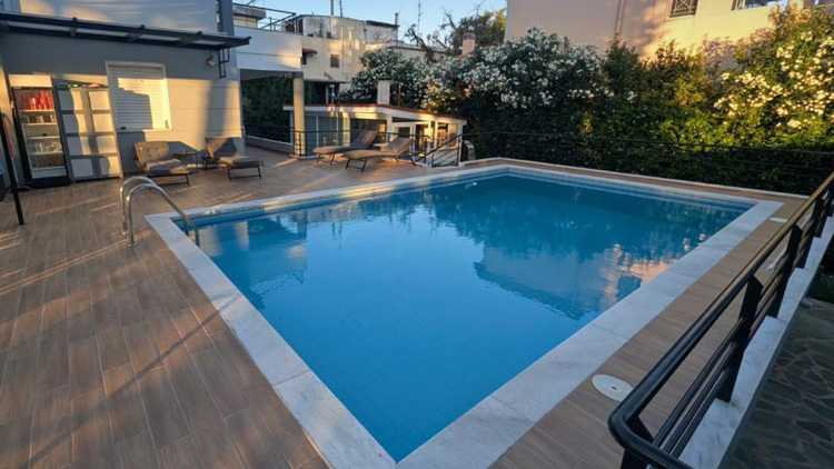 Μεγάλο κύκλωμα φοροδιαφυγής άνω των 17 εκατ. ευρώ εντόπισε η ΑΑΔΕ: Δήλωνε άστεγη και έμενε σε βίλα 280 τ.μ. με πισίνα!