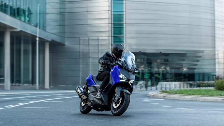 20 χρόνια Yamaha XMAX: Η κορυφαία ιστορία συνεχίζεται με δώρο 500 ευρώ σε αξεσουάρ