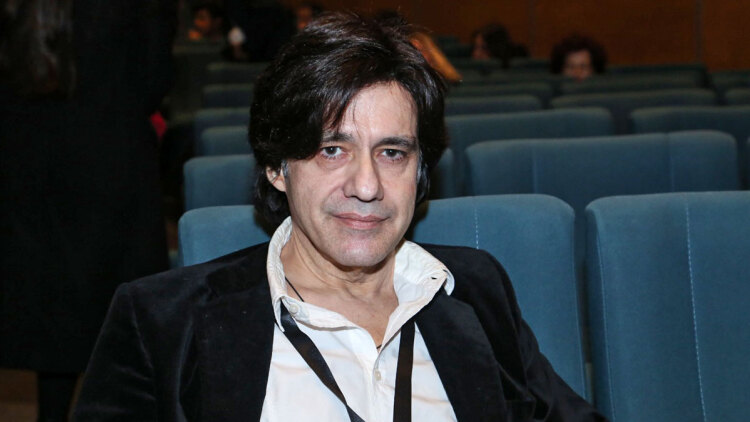 Αλέξης Σταμάτης: Τα δύσκολα παιδικά χρόνια, οι εξαρτήσεις και η οικογένεια που ήρθε αργά και φώτισε τη ζωή του