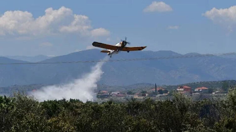 Φωτιά τώρα στην Επίδαυρο, καεί ξερά χόρτα κοντά στο χωριό Αδάμι -  Επιχειρούν 60 πυροσβέστες, σηκώθηκαν δύο αεροσκάφη και δύο ελικόπτερα