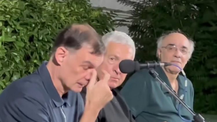 Βίντεο: Ο Γιώργος Μπαρτζώκας δάκρυσε μιλώντας για τον πατέρα του, «ήταν μία από τις κορυφαίες αποδράσεις φυλακών παγκοσμίως»
