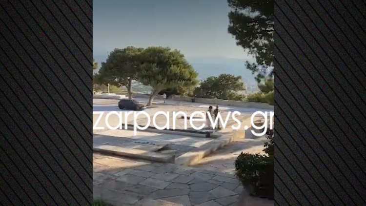 Αυτοκίνητο εισέβαλε στον ιστορικό χώρο των Τάφων των Βενιζέλων, δείτε βίντεο 