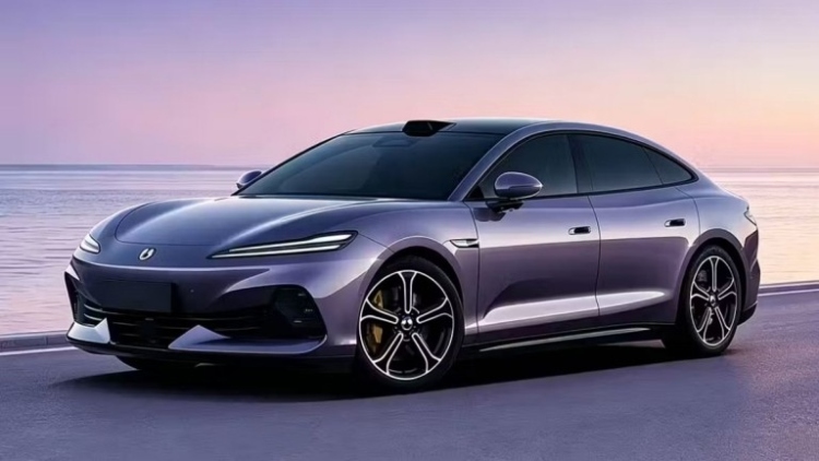 Το νέο Denza Z9S