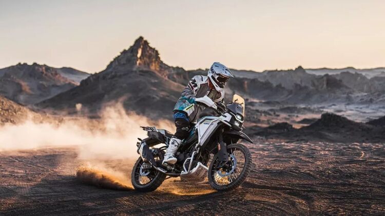 Ποια κινεζική μοτοσικλέτα έριξε την CFMoto 450MT από την κορυφή;