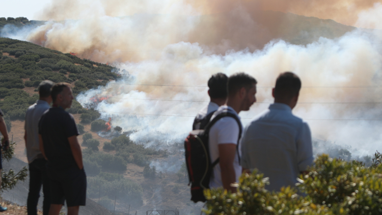 Φωτιά στο Δερβένι στη Θεσσαλονίκη, επιχειρούν 7 εναέρια μέσα, ήχησε 112