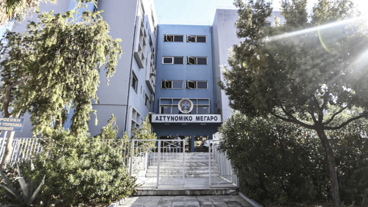 Συνελήφθησαν ο ιατροδικαστής Χανίων και ένας τοξικολόγος για αλλοίωση αποτελεσμάτων σε εκθέσεις
