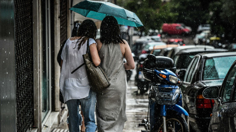 Σε Red Code 11 περιοχές λόγω κακοκαιρίας, σε ποιες παραλίες χρειάζεται προσοχή λόγω κεραυνών και ανέμων