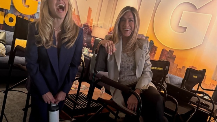 Τζένιφερ Άνιστον: Κλάματα στο φινάλε του «The Morning Show» (βίντεο)