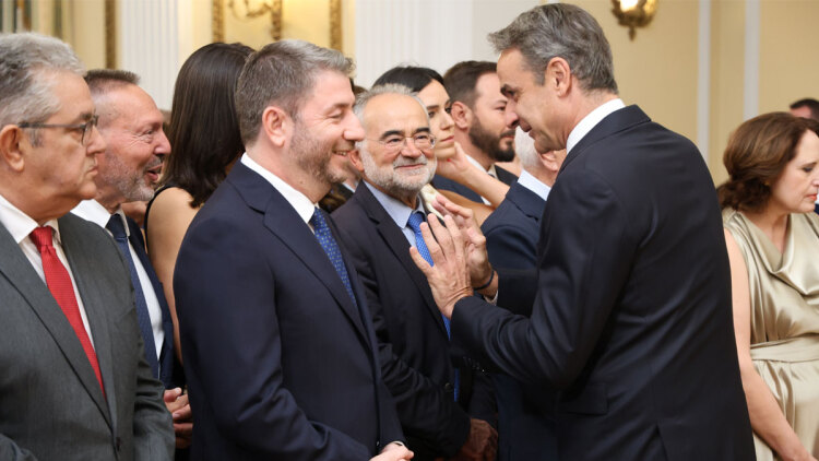 Τα παραλειπόμενα από το Προεδρικό: Οι διάλογοι των αρχηγών, οι «εκλογές τον Μάιο» και τα χαμόγελα Μητσοτάκη-Ανδρουλάκη, δείτε βίντεο και φωτογραφίες