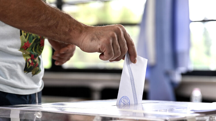 Γκάλοπ Marc, το τελευταίο προ διακοπών: Σταθερά η ΝΔ στο +30% και ο Τσίπρας πάνω από το ΠΑΣΟΚ, βυθίζεται η Καρυστιανού