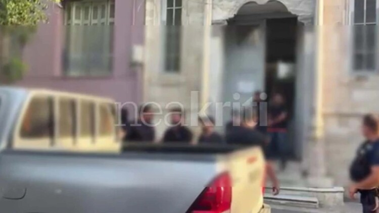 Προθεσμία να απολογηθούν πήραν οι 8 συλληφθέντες για τη συμμορία στο Ηράκλειο, διώκονται για 13 αδικήματα 