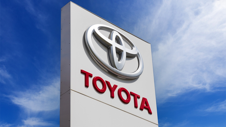 Toyota Hellas: Πώς κρατά την κορυφή απέναντι στην κινεζική επέλαση