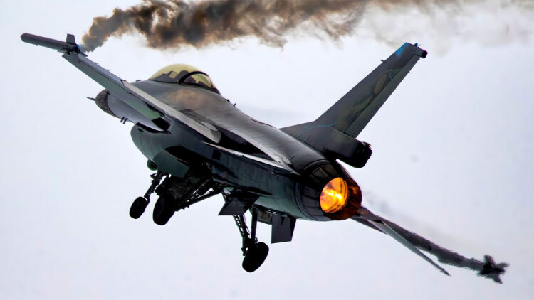 Συνετρίβη ουκρανικό μαχητικό F-16 σε αποστολή στο μέτωπο, σώος ο πιλότος 