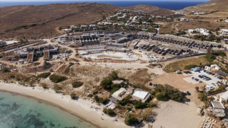Αντιδράσεις στην Πάρο για υπό ανέγερση ξενοδοχείο με 46 πισίνες
