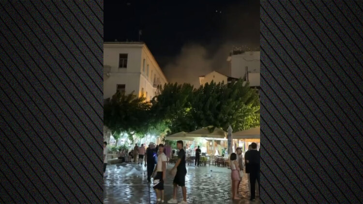 Υπό έλεγχο φωτιά στο ψητοπωλείο «Θανάσης» στο Μοναστηράκι, δείτε βίντεο