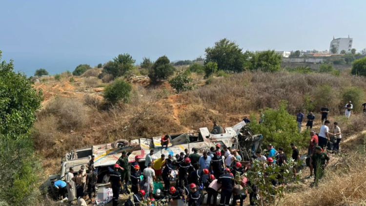 Τουλάχιστον 25 νεκροί από ανατροπή λεωφορείου στην Αλγερία
