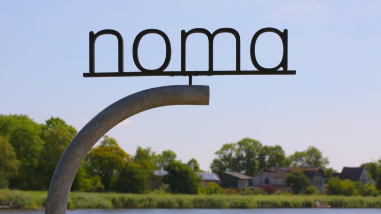 Το εμβληματικό εστιατόριο Noma της Κοπεγχάγης γυρίζει σελίδα: Ανοίγει ξανά μετά τις καταγγελίες στον σεφ του για κακοποιητική συμπεριφορά