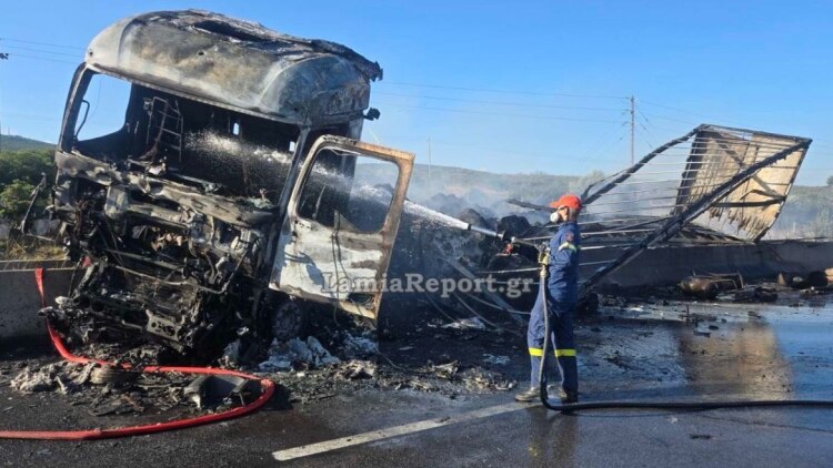 'Ενας νεκρός μετά από σύγκρουση δύο φορτηγών στην Αθηνών - Λαμίας - Κλειστή η εθνική και στα δύο ρεύματα στο ύψος του Κάστρου Βοιωτίας