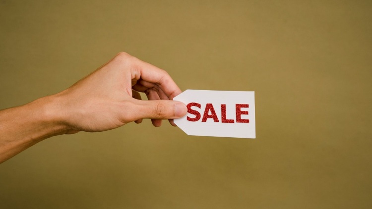 Summer Sales 2026: Οι αγορές που αξίζει να κάνεις πριν τελειώσουν οι εκπτώσεις