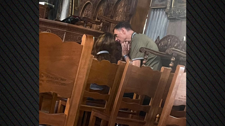 Ο Γιώργος Μπαρτζώκας για προσκύνημα στην Παναγία της Τήνου, δείτε φωτογραφίες