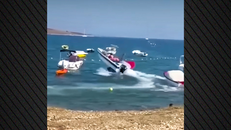 Στιγμές πανικού στη Νάξο: Ατζαμής χειριστής σκάφους έχασε τον έλεγχο και... καβάλησε δύο ακόμη πλοιάρια
