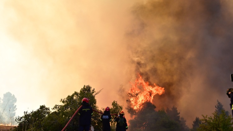 Πολύ υψηλός κίνδυνος πυρκαγιάς αύριο (4/8) σε Αττική, Χίο και Εύβοια