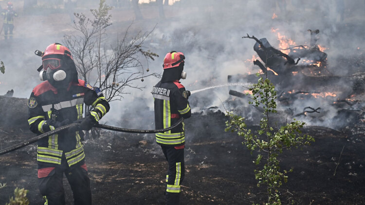 Βελτιωμένη η εικόνα της πυρκαγιάς στη Δυτική Αττική, μάχη με τις αναζωπυρώσεις σε τρία μέτωπα, «το μεγάλο στοίχημα είναι μετά τις 13:30»