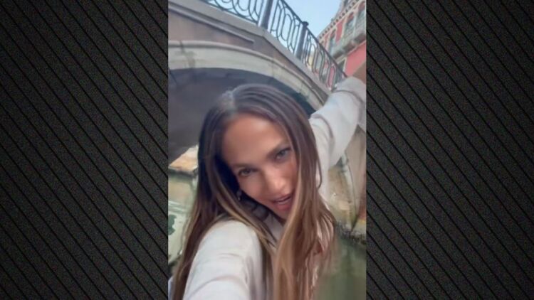 Η Τζένιφερ Λόπεζ αναβίωσε το «Like a Virgin» της Μαντόνα, τραγούδησε σε γόνδολα στη Βενετία