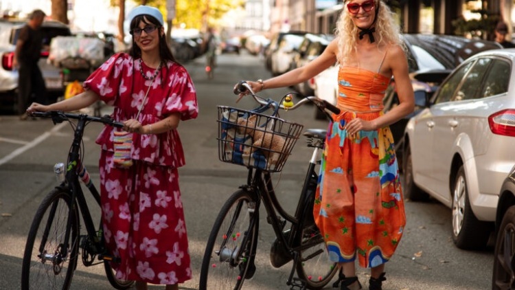 Εβδομάδα Μόδας της Κοπεγχάγης: Οι street style εμφανίσεις που ξεχωρίσαμε μέχρι στιγμής (εικόνες)