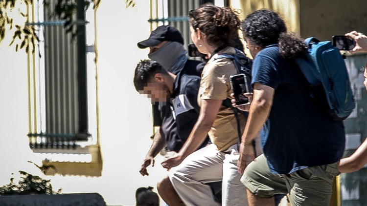 Προθεσμία για να απολογηθεί αύριο έλαβε ο 26χρονος Αφγανός για τη δολοφονία της Βρετανίδας στην Κυψέλη