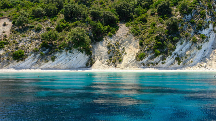 Στα χνάρια του Οδυσσέα με superyacht: Το ταξίδι των 2 εκατ. λιρών στα ελληνικά νησιά