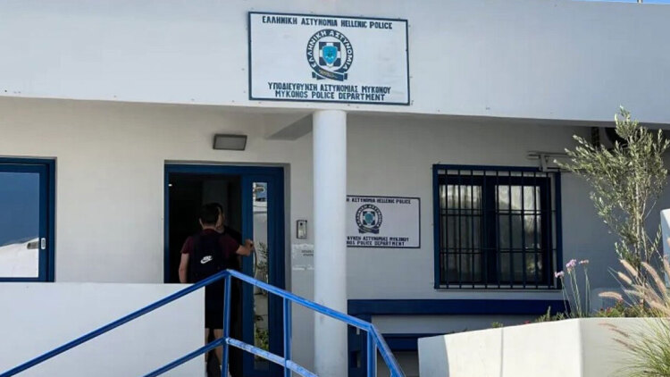 Έλληνας οδηγός έκλεψε τσάντα Hermès και Rolex αξίας €75.000 από Ουκρανό τουρίστα στη Μύκονο, τα έκρυψε κάτω από βράχους
