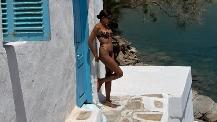 Σταματίνα Τσιμτσιλή: Οι φωτογραφίες από τις οικογενειακές διακοπές της στην Πάρο
