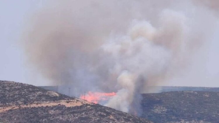 Φωτιά στην Κολυμπάδα Σκύρου, επιχειρούν 8 αεροσκάφη και δύο ελικόπτερα