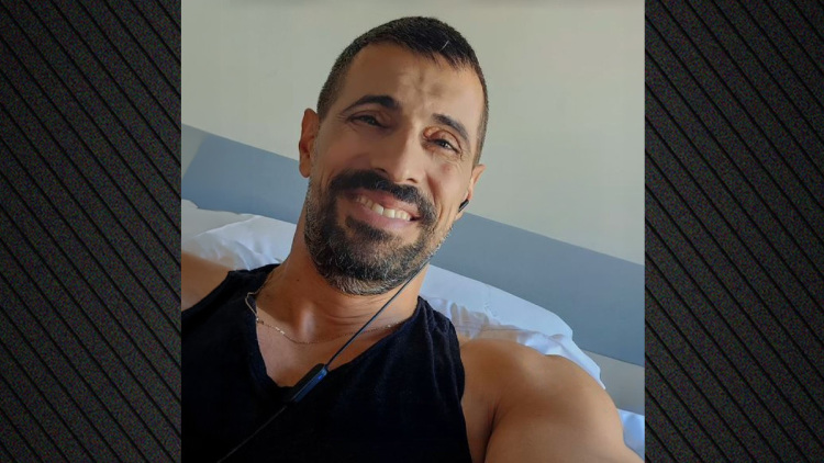 Γιώργος Παράσχος: Χαμογελαστός, δίνει τη μάχη του με τον καρκίνο, μπήκε στο νοσοκομείο για νέα θεραπεία