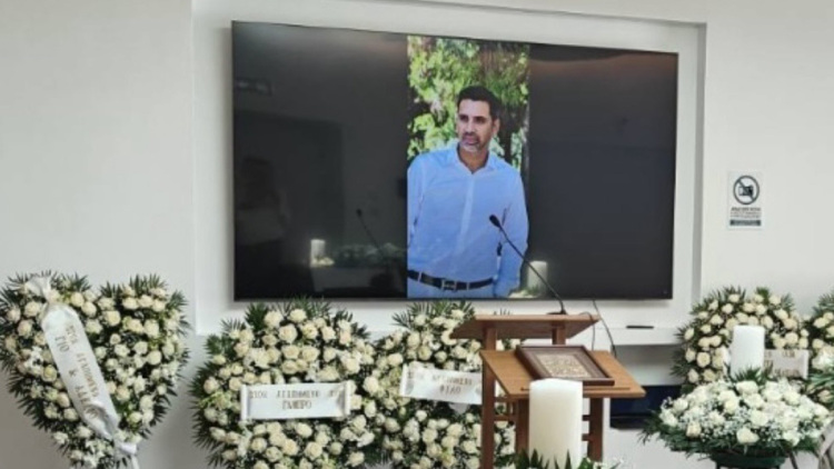 Αριστοτέλης Δαμίγος: Σε κλίμα οδύνης έγινε η αποτέφρωση του συντονιστή που σκοτώθηκε μετά τη σύγκρουση ελικοπτέρων στην Ψάθα, φωτογραφίες