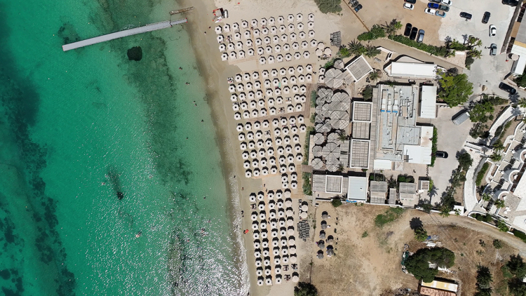 Πάνω από 1.500 έλεγχοι με drones σε 300 παραλίες κατά της αυθαίρετης κατάληψης του αιγιαλού