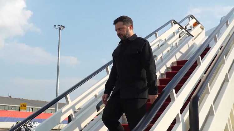 Ο Ζελένσκι πραγματοποιεί την πρώτη επίσκεψή του στη Σερβία

