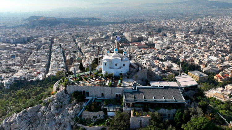 Αναφορές για σορό στον Λυκαβηττό κοντά στο εκκλησάκι των Αγίων Ισιδώρων


