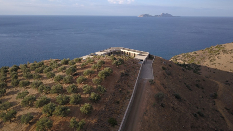 Μια εντυπωσιακή κατοικία-κόσμημα με θέα στο απέραντο μπλε της νότιας Κρήτης
