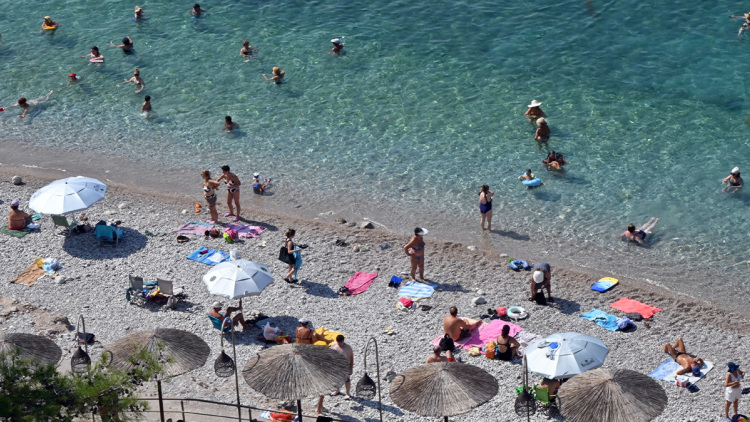 Διακοπή λειτουργίας των ντους στα beach bars ζητά η κοινότητα Σάρτης στη Χαλκιδική, επικαλείται περιορισμένη επάρκεια νερού