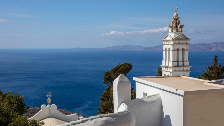 Μια διαδρομή στην πόλη της Τήνου
