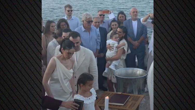 Η Βαλέρια Χοψονίδου βάφτισε τον γιο της στη Βουλιαγμένη, δείτε φωτογραφίες