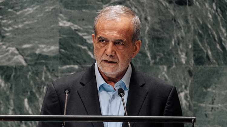 Ιράν: «Ούτε πόλεμος, ούτε ειρήνη»: Γιατί ο Πεζεσκιάν πιέζει τώρα για συμφωνία με τις ΗΠΑ
