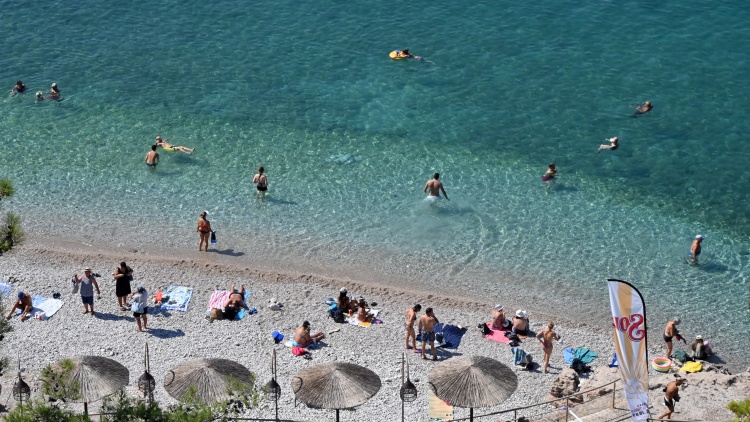 Καιρός: Έως 39 βαθμούς σήμερα, μελτέμια 7 μποφόρ στο Αιγαίο, η πρόγνωση μέχρι την Τετάρτη