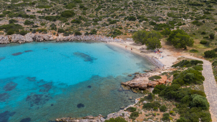 Αγία Δύναμη: H σμαραγδένια παραλία στη νότια άκρη της Χίου
