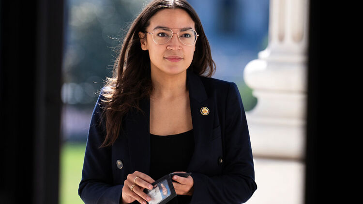 Η Alexandria Ocasio-Cortez αποφάσισε να καταψύξει τα ωάριά της