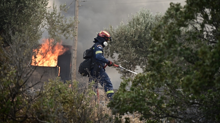 Υψηλός κίνδυνος πυρκαγιάς σήμερα σε Αττική και νησιά – Ποιες περιοχές βρίσκονται σε επιφυλακή