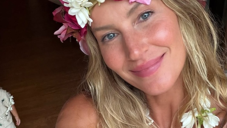 Gisele Bündchen: Γυμναστική στο σκάφος παρέα με τον ενός έτους γιο της

